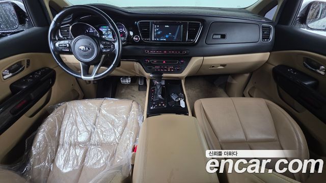 Kia Carnival — interior