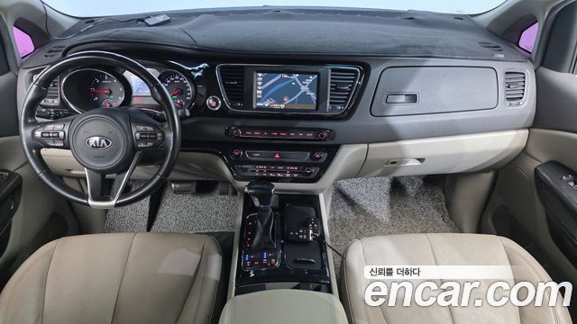 Kia Carnival — interior