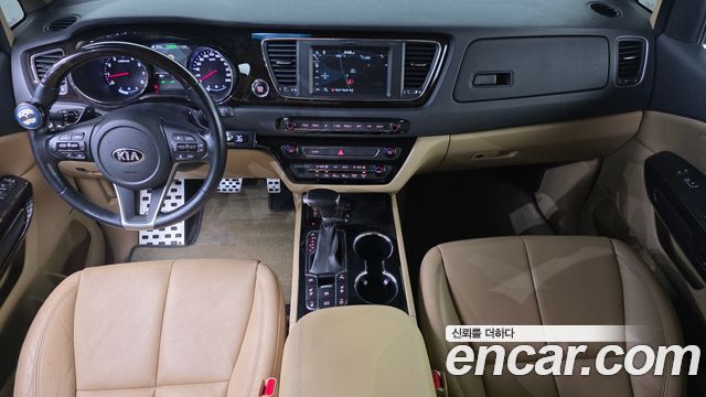 Kia Carnival — interior