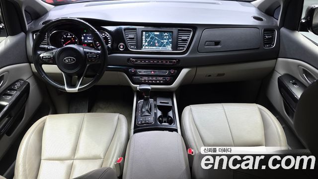 Kia Carnival — interior