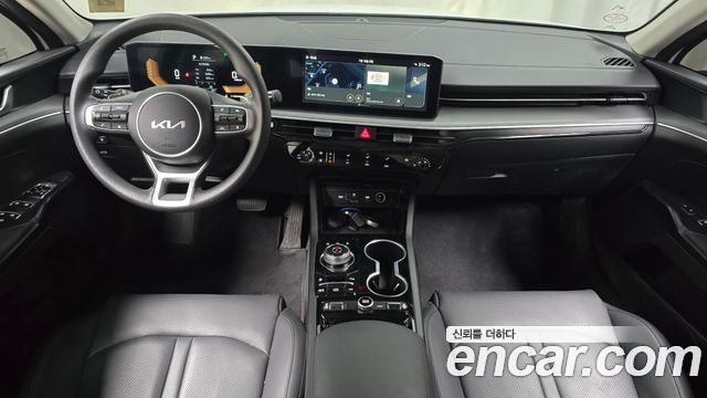 Kia K5 — interior