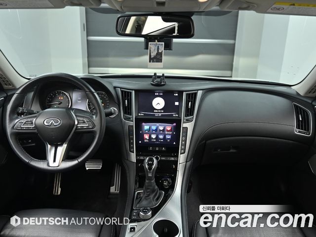 Infiniti Q50 — interior