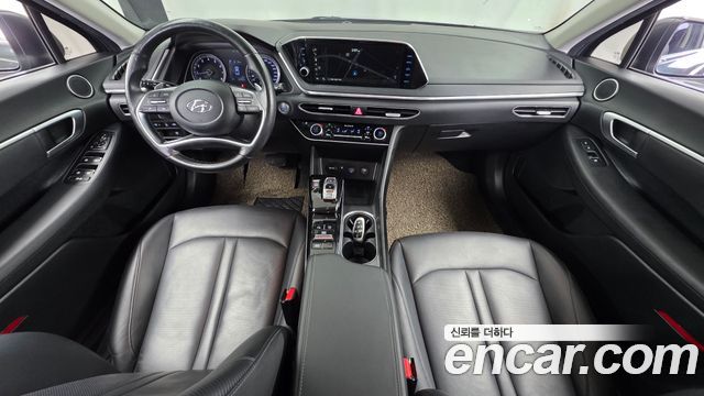 Hyundai Sonata — interior