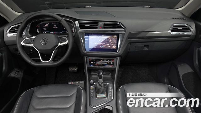 Volkswagen Tiguan — interior