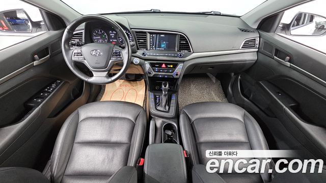 Hyundai Avante — interior