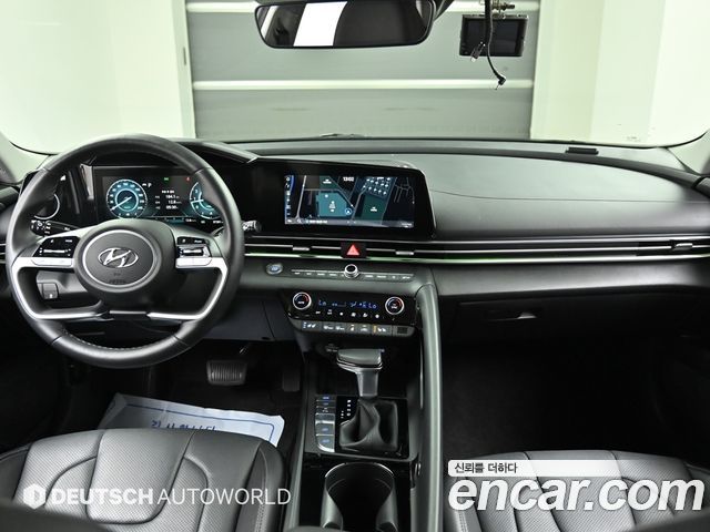 Hyundai Avante — interior