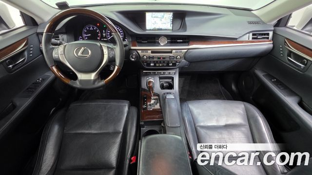 Lexus ES — interior