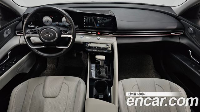 Hyundai Avante — interior