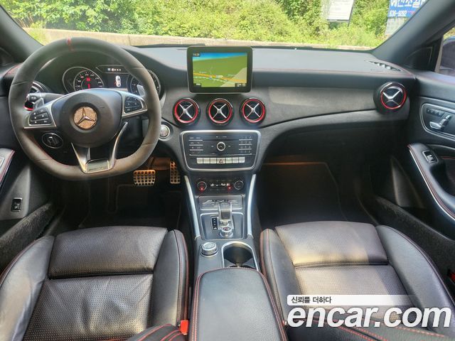 Mercedes-Benz CLA-Class — interior