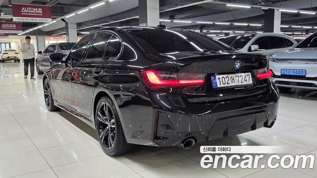 BMW 3 Series — interior