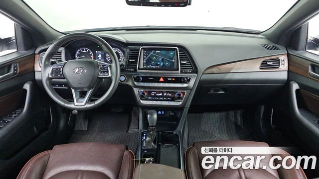 Hyundai Sonata — interior