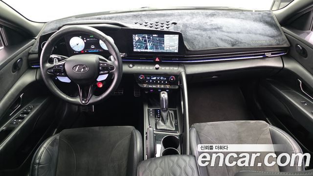 Hyundai Avante — interior