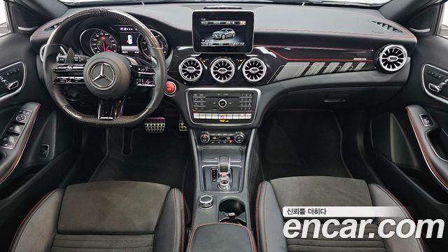 Mercedes-Benz GLA-Class — interior