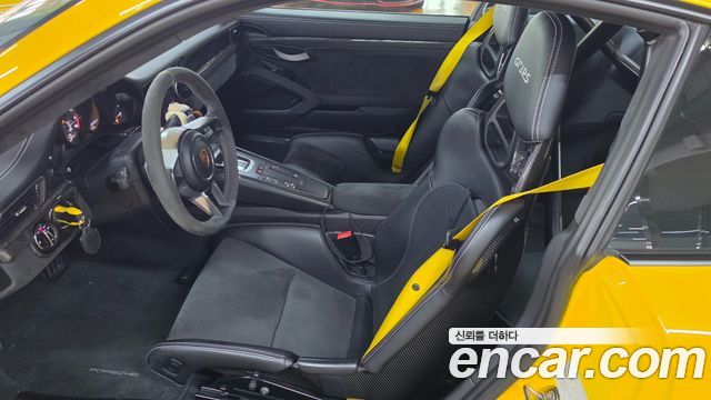 Porsche 911 — interior