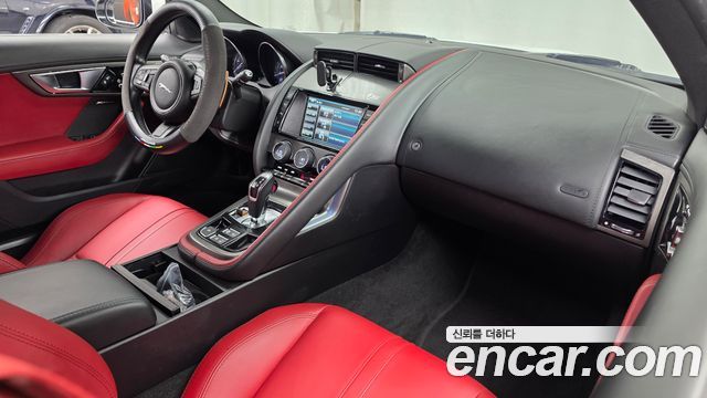 Jaguar F-Type — interior