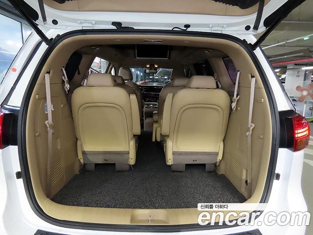 Kia Carnival — interior