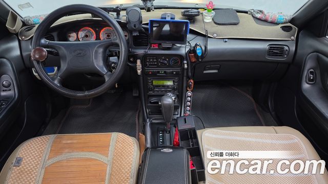 Hyundai Sonata — interior