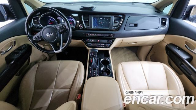 Kia Carnival — interior