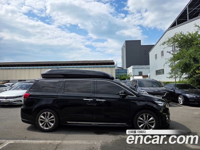 Kia Carnival — interior