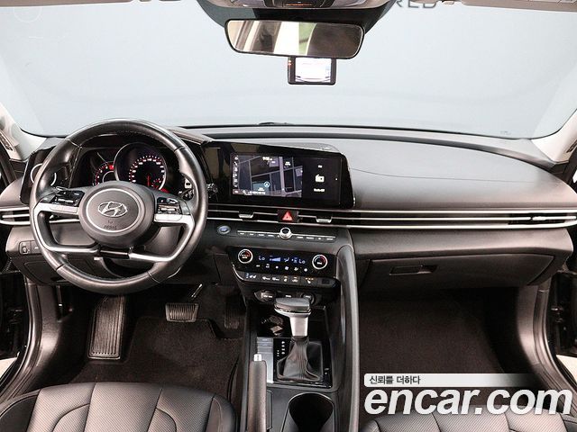 Hyundai Avante — interior