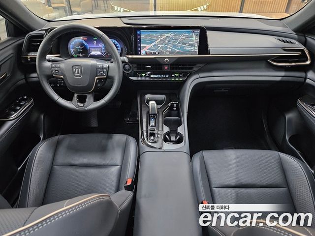 Toyota Crown — interior