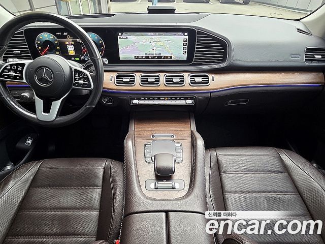 Mercedes-Benz GLE-Class — interior