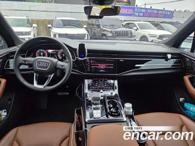 Audi Q7 — interior