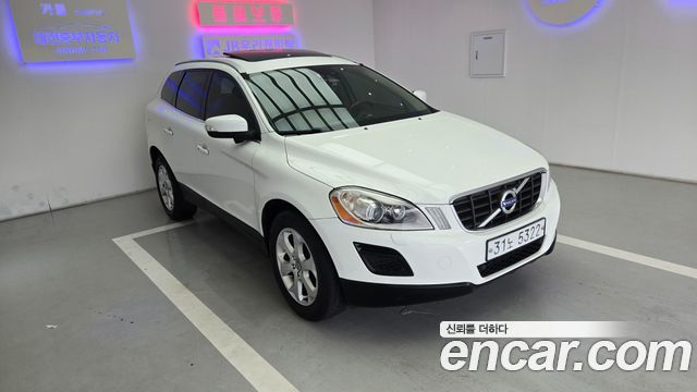 Volvo XC60 — interior