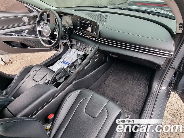 Hyundai Avante — interior
