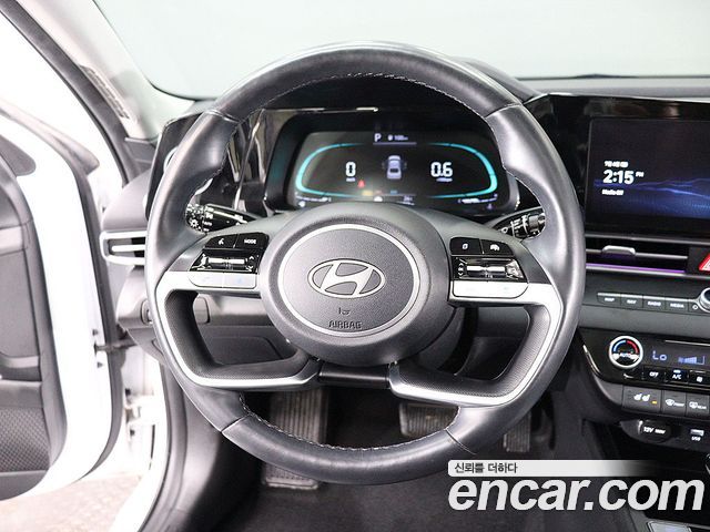 Hyundai Avante — interior