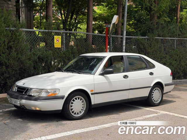 Saab 900 — exterior