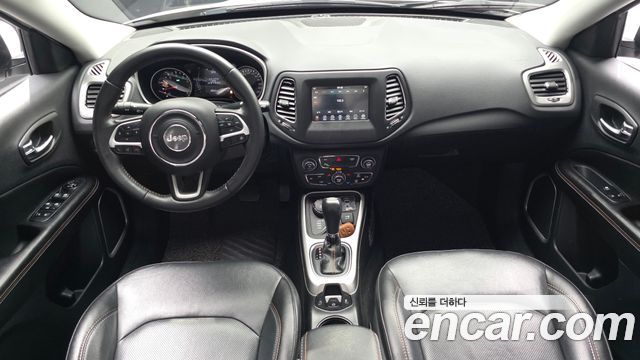 Jeep Compass — interior
