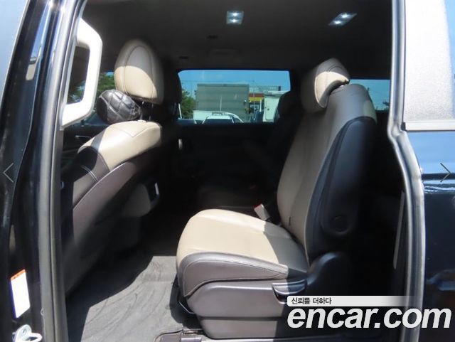 Kia Carnival — interior