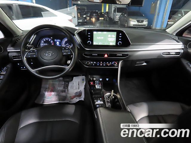 Hyundai Sonata — interior