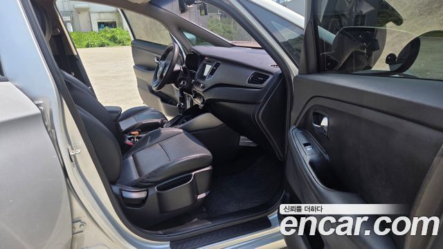 Kia Carens — interior