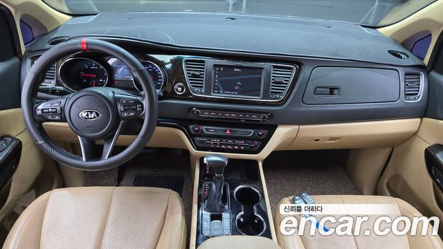 Kia Carnival — interior