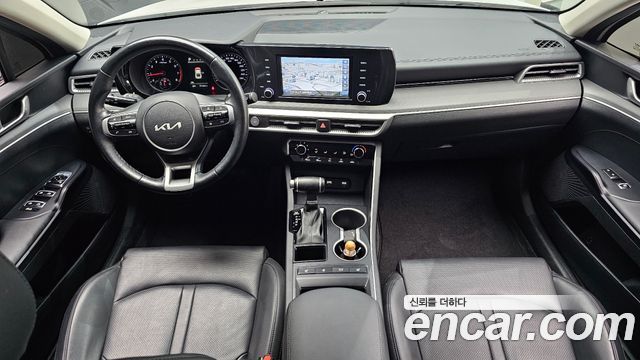 Kia K5 — interior