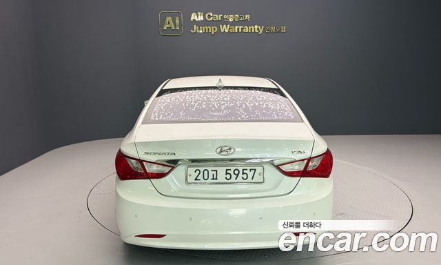 Hyundai Sonata — interior