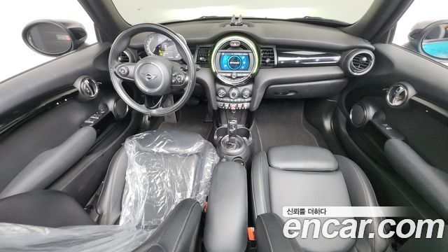 MINI Cooper Convertible — interior