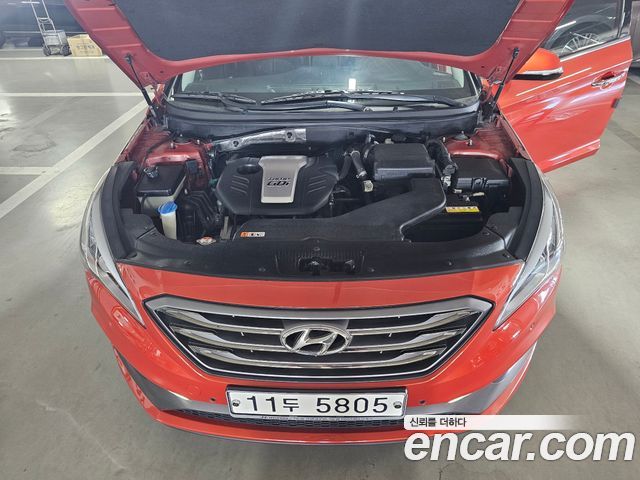Hyundai Sonata — interior