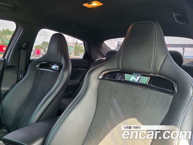 Hyundai Avante — interior