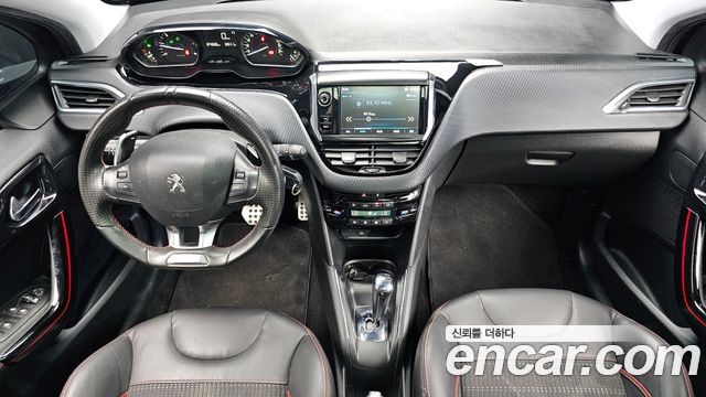 Peugeot 208 — interior