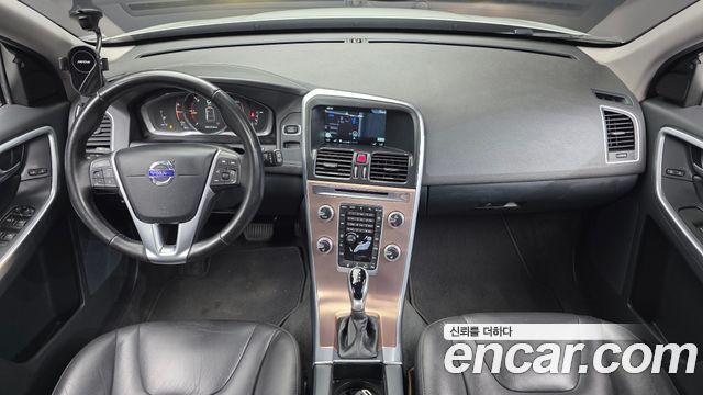 Volvo XC60 — interior