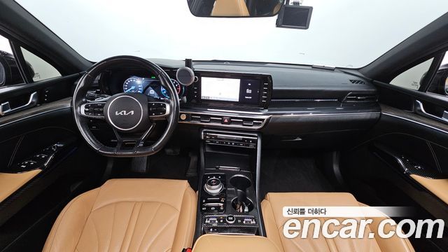 Kia K5 — interior