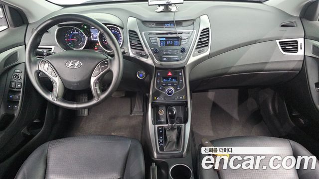 Hyundai Avante — interior