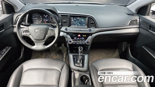 Hyundai Avante — interior