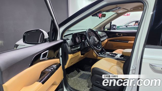 Kia Carnival — interior