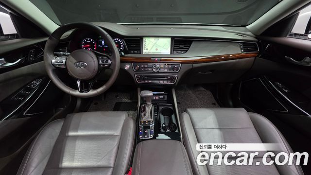 Kia K7 — interior