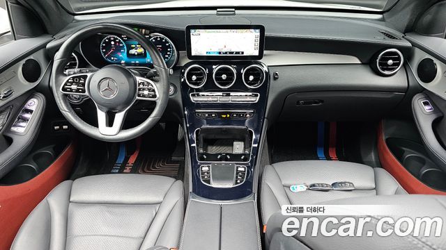 Mercedes-Benz GLC-Class — interior