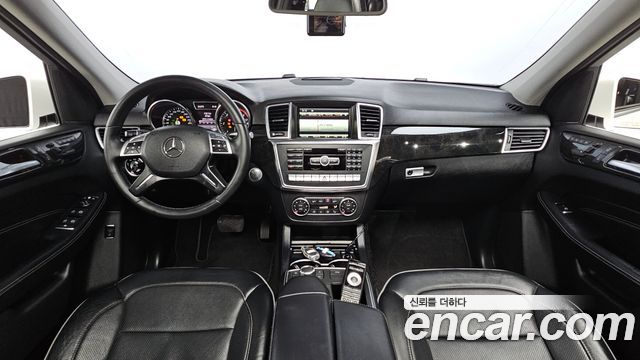 Mercedes-Benz M-Class — interior